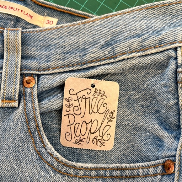 Levi’s Ribcage Split Flare Jeans - Picture 10 of 13